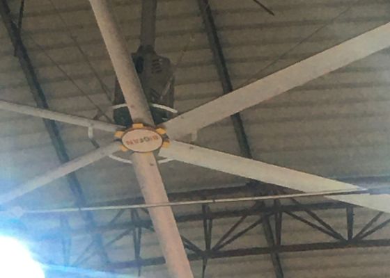 Un buen precio. 7.3m ventilador industrial de techo gigante para el campo de baloncesto interior ventilación de enfriamiento en línea