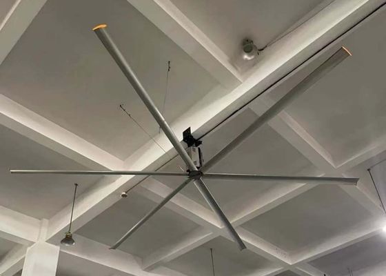 Un buen precio. Ventilador de techo grande de 12 pies para ventilación de aire de almacén en línea