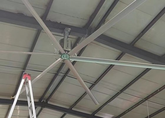 Un buen precio. Ventiladores comerciales o domésticos de gran tamaño en línea
