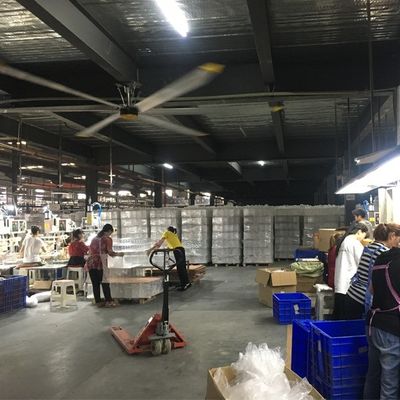 Un buen precio. Ventilador de techo de aluminio de 18 pies para ventilación comercial en granjas de ganado de vacas en línea