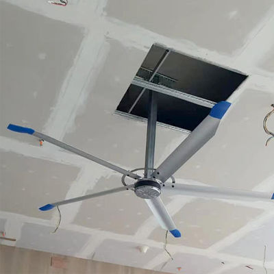 Un buen precio. Ventilador de techo HVLS sin escobillas de 2,4 m 8FT versátil para tiendas de alimentos y plantas de fabricación en línea