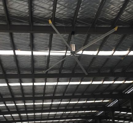 Un buen precio. 5.5 metros 18 pies Taller de automóviles ventilador de techo de cuchilla de aluminio en línea