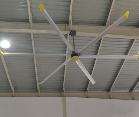 Un buen precio. Ventilador de techo con cuchilla de aluminio de 18FT en línea